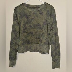 Avia Women's Size M Long Sleeve Drop Shoulder Soft T-Shirt Top‎ Side Slit Green